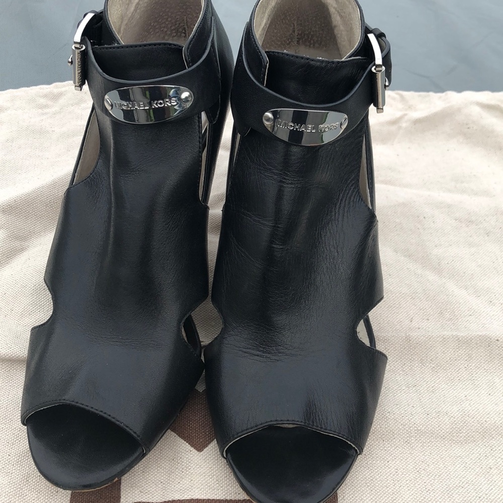 Michael Kors Shoes - Picture 3 of 10